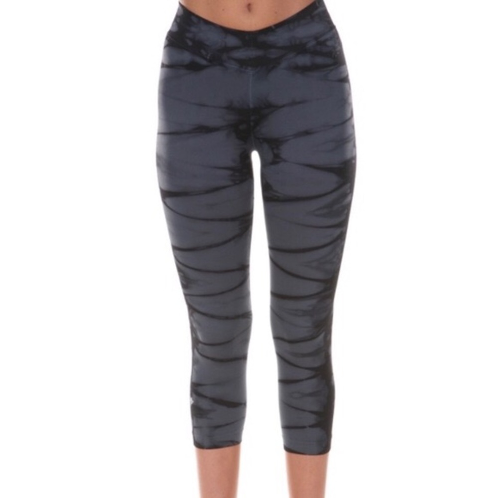 NUX Cropped Tie Dye Seamless Leggings